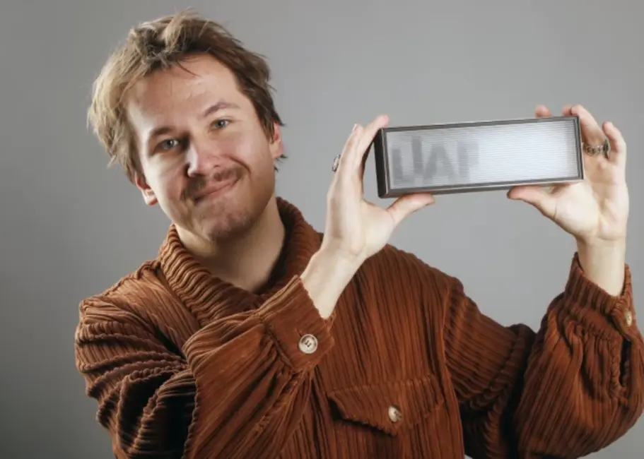 Latviešu animators Artūrs Vobļikovs triumfē Londonā ar plastilīna filmu "Filmiņu filma"