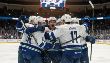 Latviešu hokeists Anrī Ravinskis kļūst par AHL mača varoni, gūstot uzvaras vārtus