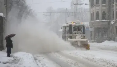 Latvijā piektdien gaidāms stiprs vējš un sniegvilksnis, pasliktinoties braukšanas apstākļiem
