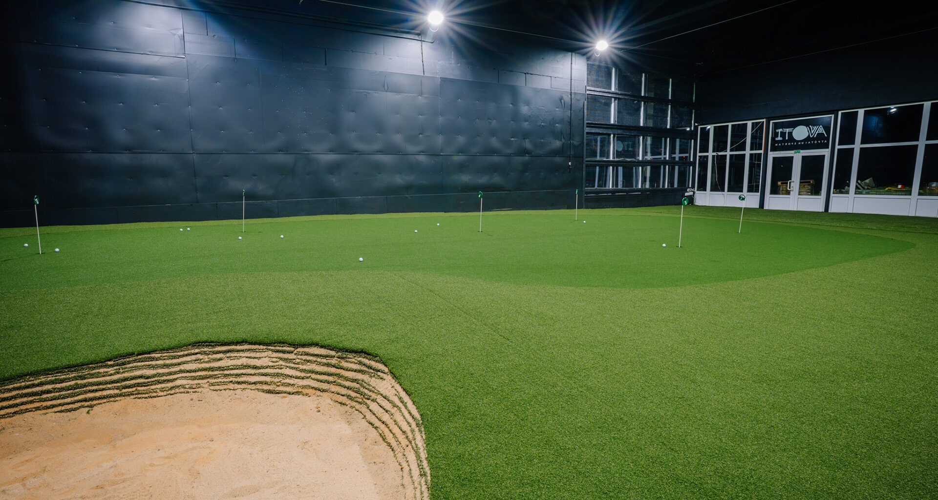 Valmierā atklāta Latvijā pirmā pilna formāta iekštelpu golfa zāle