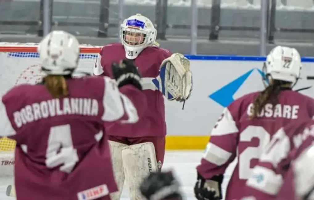 Latvijas U18 hokejistes pasaules čempionātu noslēdz ar bronzas medaļām