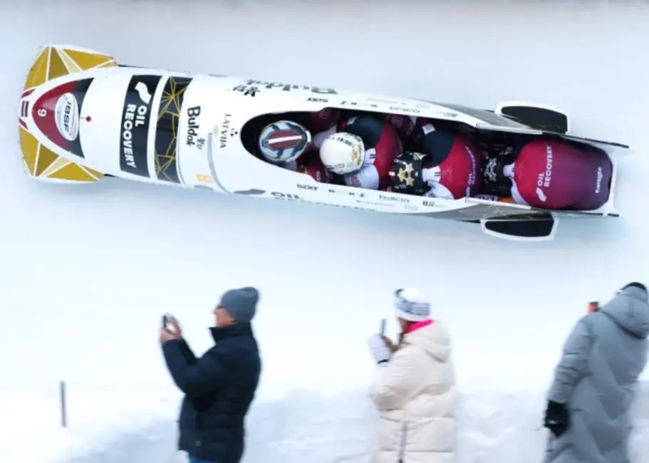 Latvijas bobsleja ekipāžas Kalendas un Grantiņa ieņem 14. un 20. vietu Pasaules kausa posmā Sanktmoricā