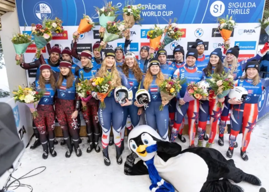 Latvijas kamaniņbraucēji Siguldā Pasaules kausa posmā izcīna otro vietu komandu stafetē