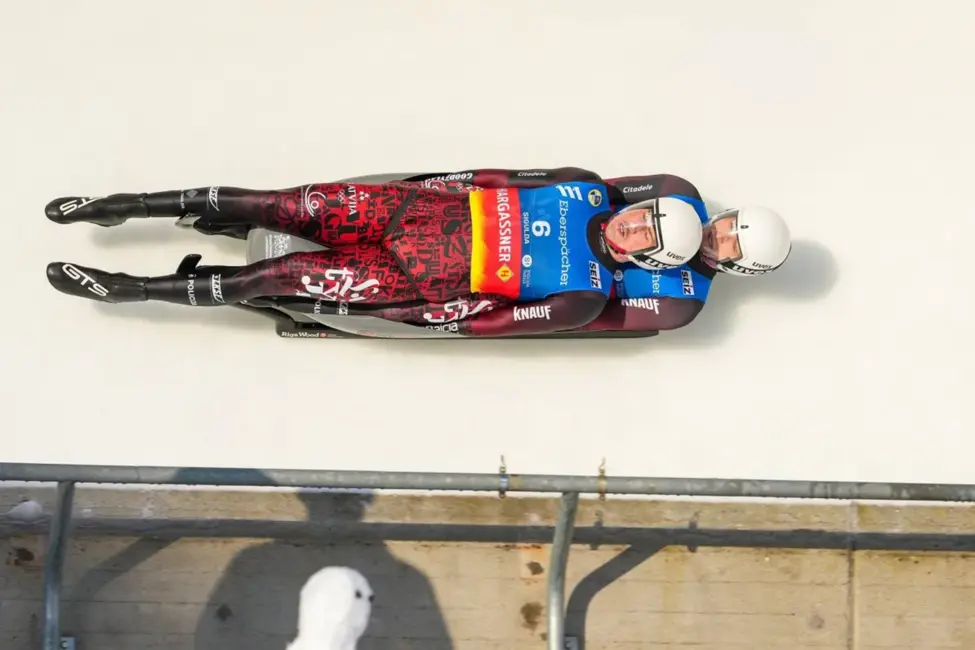 Latvijas kamaniņnieki Ševics-Mikeļševics/Krasts izcīna pirmo Pasaules kausa posma uzvaru Siguldā; Bots/Plūme iepriecina ar bronzu