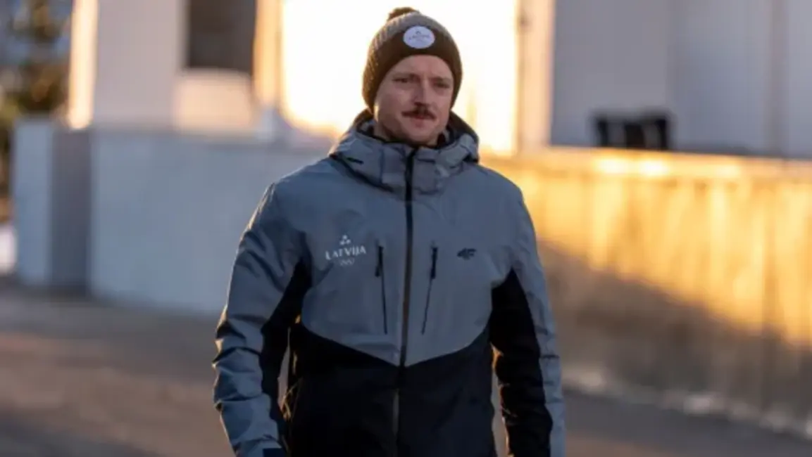 Latvijas skeletonisti protestē pret Krievijas sportistu dalību Eiropas kausā; saņem draudus no IBSF