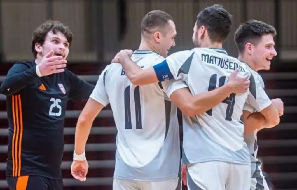 Latvijas telpu futbola izlase gatavojas Eiropas čempionātam ar 18 spēlētāju sastāvu