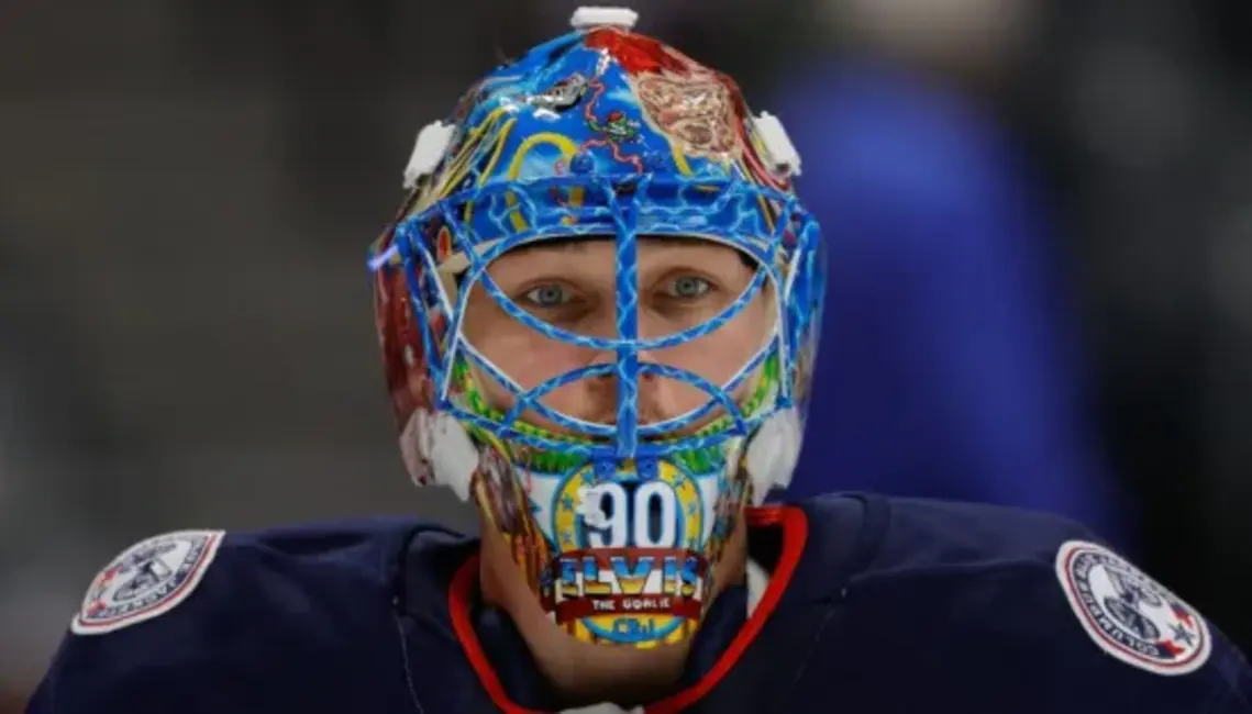 Latvijas vārtsargi NHL piedzīvo neveiksmes: Šilovs ielaiž divus vārtus, Merzļikins nespēj apturēt "Avalanche"