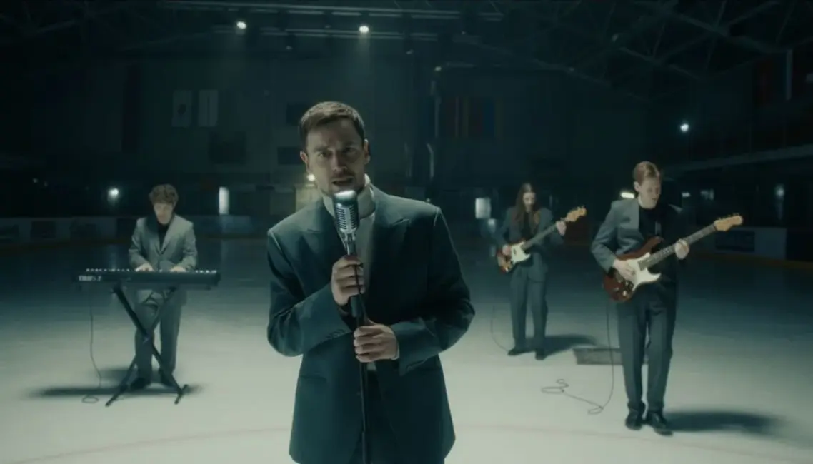 Maksims Busels debitē ar dziesmu latviešu valodā: "Aust un riet"