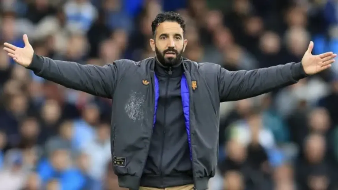 Mančestras "United" atbrīvo galveno treneri Amorimu; kluba nākotne neskaidra