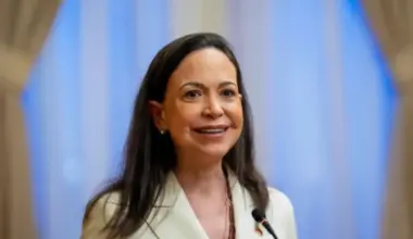 Marija Korina Mačado plāno drīzu atgriešanos Venecuēlā, kritizē pagaidu prezidenti