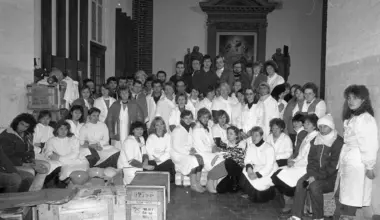 Mediķu pašaizliedzība Barikāžu laikā: Asinis un dzīvības glābšana krīzes priekšvakarā