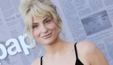 Megana Treinore reaģē uz kritiku par trešā bērna nākšanu pasaulē ar surogātmātes palīdzību