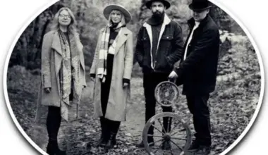 Milleru-Balandīnu ģimene sagaida jauno gadu ar optimistisku dziesmu “Rit laika rats”