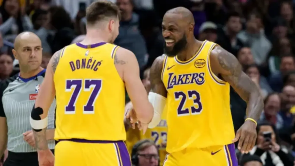 NBA: "Pacers" piedzīvo 13. zaudējumu pēc kārtas, Dončičs un Lebrons kopā gūst vairāk nekā pusi "Lakers" punktu