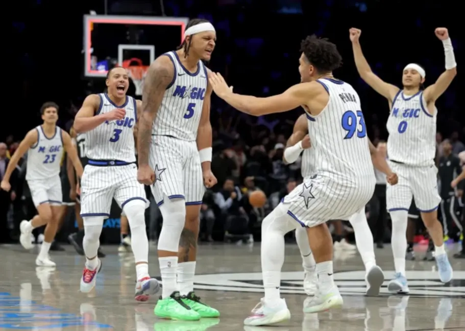 NBA spēlēs uzvaras izšķiras uz pēdējām sekundēm; Gildžess-Aleksandrs paglābj "Thunder" no zaudējuma