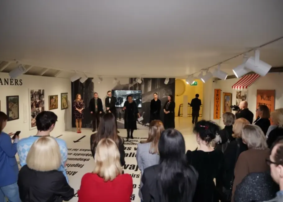 Nacionālajā mākslas muzejā atklāj izstādi "Ielu maldos", kas aicina izjust 20. gadsimta pirmās puses pilsētvidi