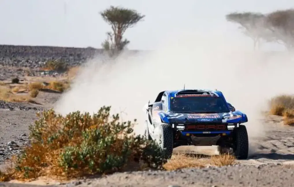 Nani Roma uzvar “Dakara” devītajā posmā, neskatoties uz trīs pārsistām riepām