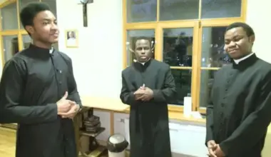 Nigērijas studenti Rīgas Garīgajā seminārā stiprina Latvijas katoļu kopienu