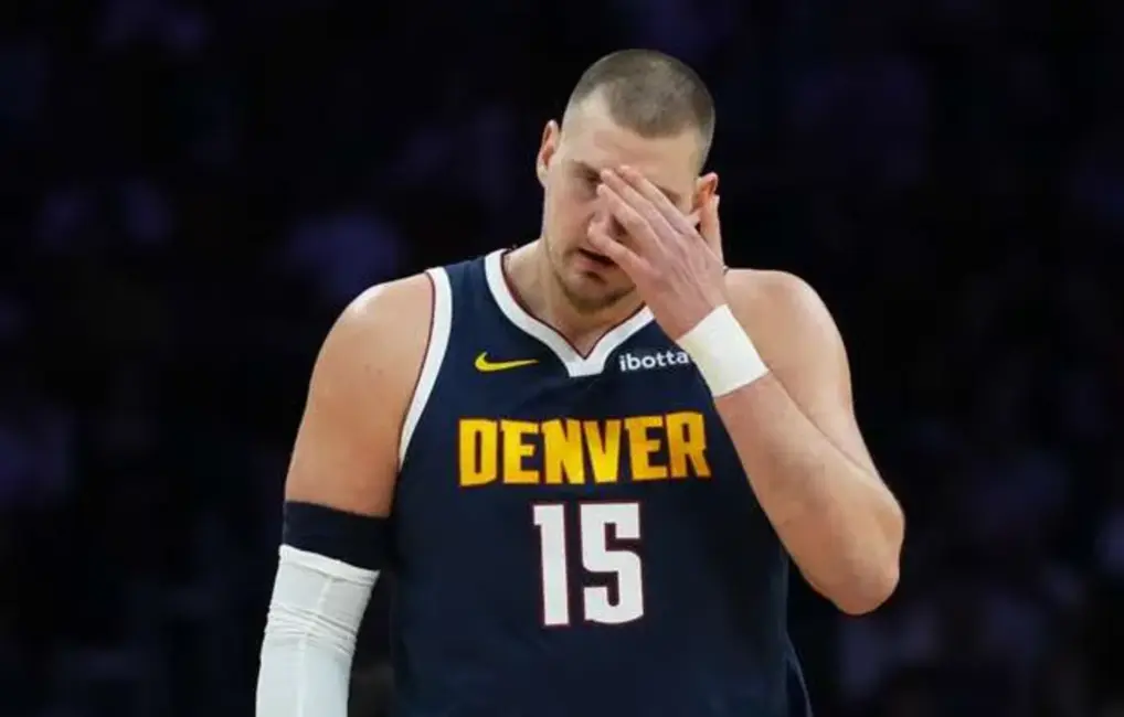 Nikola Jokičs izvairās no nopietna savainojuma, taču NBA laukumā neradīsies vismaz mēnesi