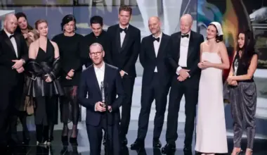 Norvēģu filma "Sentimentāla vērtība" triumfē Eiropas Kinoakadēmijas balvu pasniegšanas ceremonijā