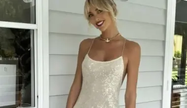 "OnlyFans" zvaigznes Annijas Naitas mamma Karīna atklāti par emocionālajām sekām meitas karjeras dēļ