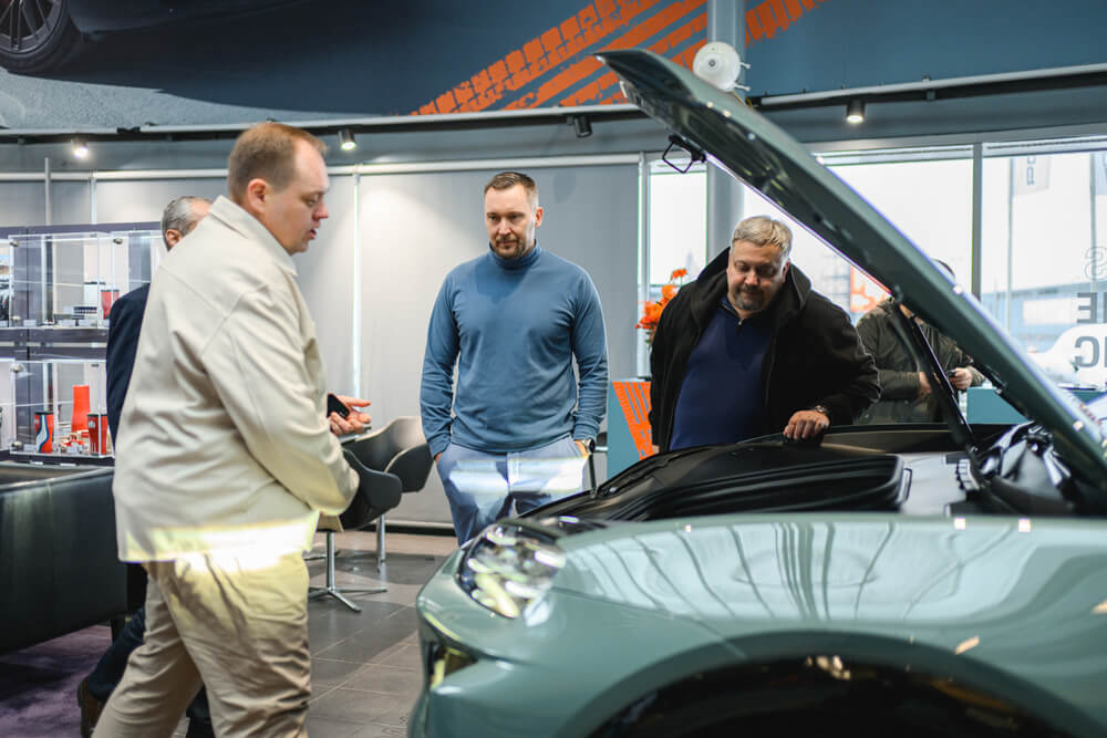 In Riga for the first time is displayed Porsche Cayenne Turbo Electric