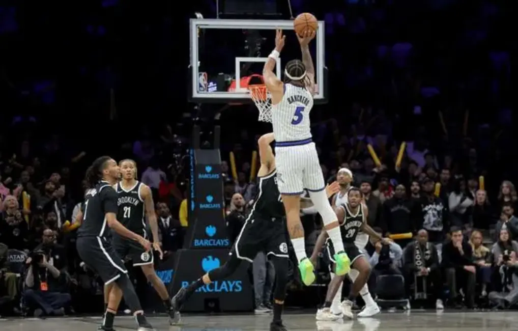 Paolo Bankero nodrošina "Magic" uzvaru ar drāmatisku metienu, izceļas NBA TOP 10