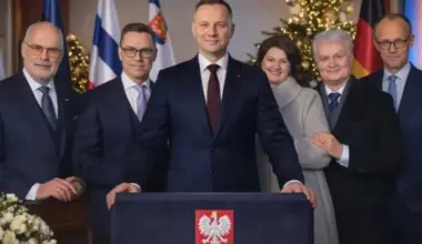 Pārsteigumi Jaungada uzrunās: Latvijas kaimiņi pievēršas laimei, AI un globālām pārmaiņām