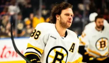 Pastrņāks ar sešām rezultatīvām piespēlēm palīdz "Bruins" sagraut "Rangers" ar 10:2