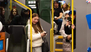 Starppilsētu autobusu un vilcienu biļešu cenas pieaugs – izmaiņas stāsies spēkā jau rīt