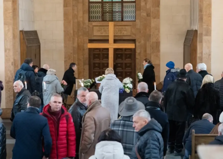 Pēdējā gaitā: Latvija atvadās no leģendārā komponista Borisa Rezņika