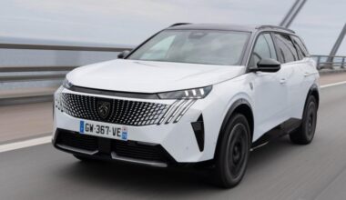 Franču autoražotājs “Peugeot” apsver ideju par jaunu flagmani