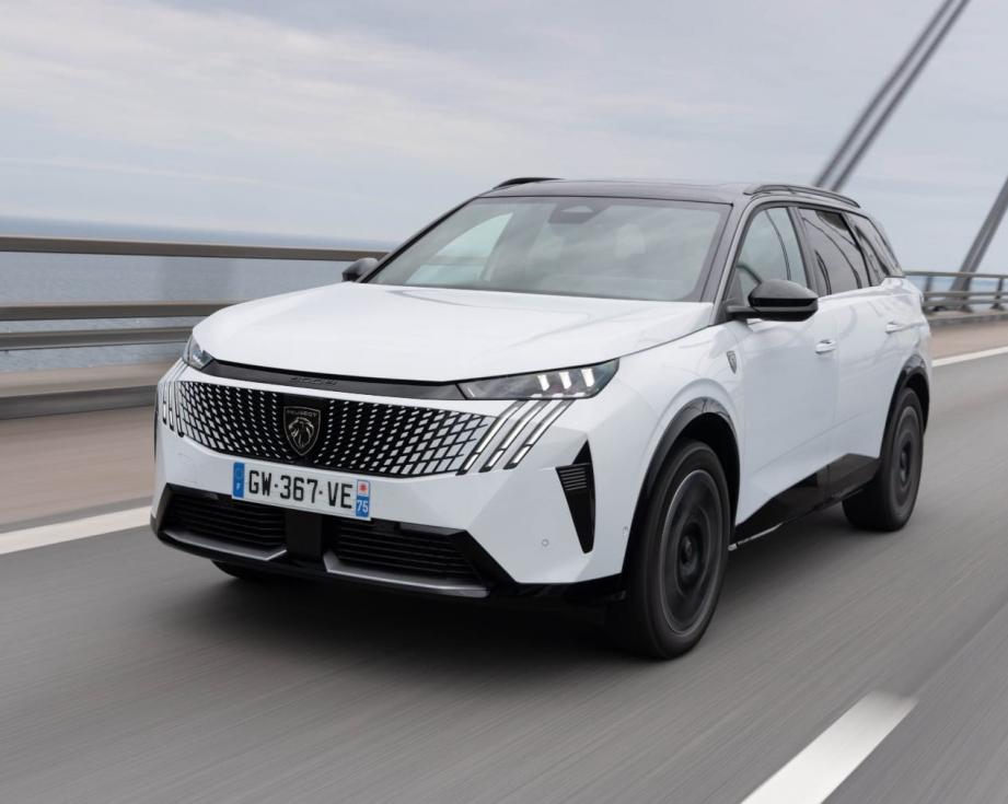 Franču autoražotājs “Peugeot” apsver ideju par jaunu flagmani