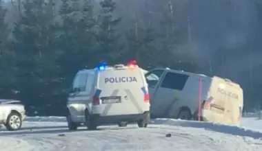 Pie Lēdmanes noticis ceļu satiksmes negadījums; uz ceļiem apledojums un stiprs sals