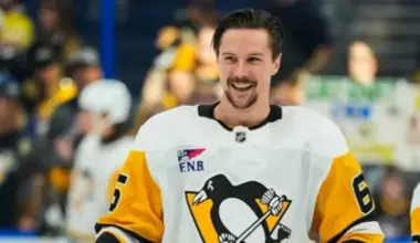 Pitsburgas "Penguins" uz divām nedēļām zaudē rezultatīvo aizsargu Ēriku Kārlsonu