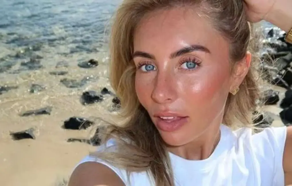 Pornozvaigzne Bonija Blū plāno atkārtot savu seksa rekordu, aicinot pievienoties bijušos cietumniekus