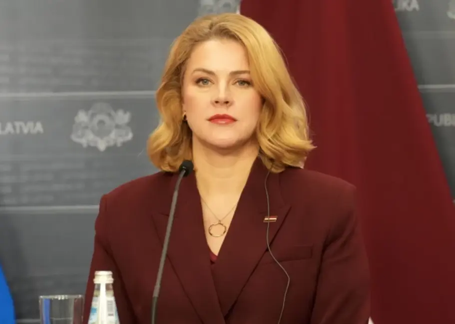 Premjere Siliņa Jaungada uzrunā aicina Latvijas iedzīvotājus tiekties uz izcilību un pārspēt sevi