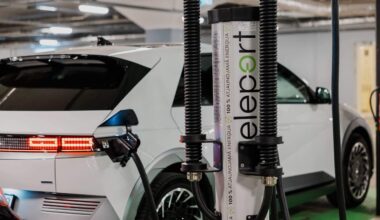 Cik ātri ziemā lādējas elektroauto? Skaitļi, mīti un realitāte pie uzlādes kabeļa – Uzlādēts