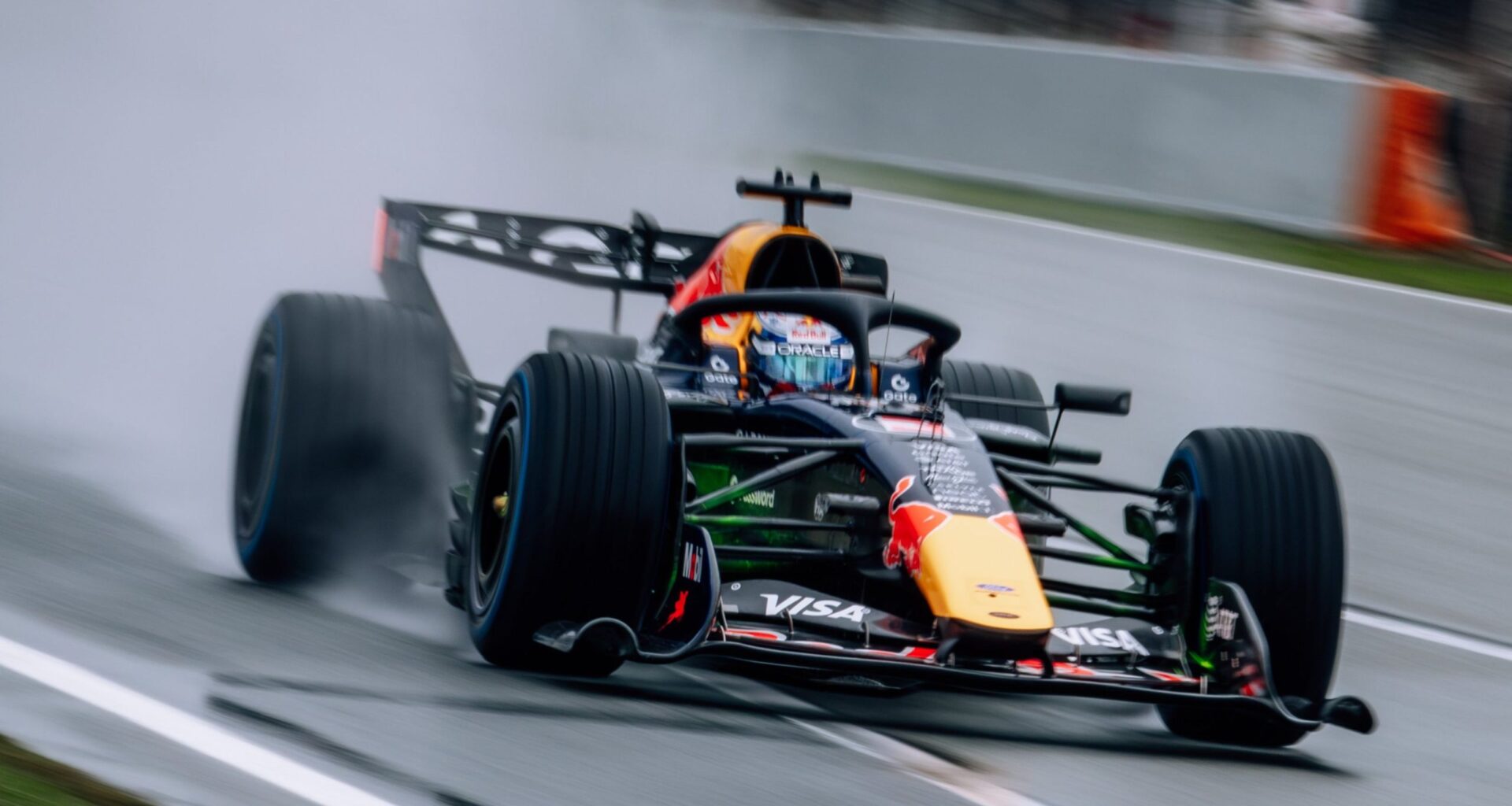 Verstapens saslīd, Hadžārs avarē otrajā F1 testu dienā : F1LV Blogs