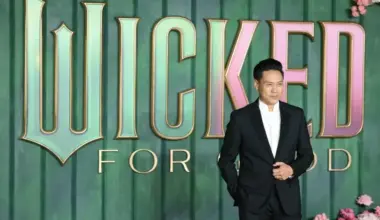 Režisors Džons M. Ču slavē Arianas Grandas un Sintijas Erivo dziedātāju talantu filmai "Ļaunā"