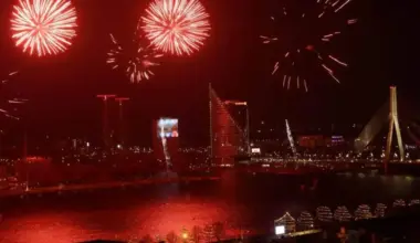 Rīgā Jauno gadu sagaidīs uz sešiem laukumiem ar muzikāliem priekšnesumiem un vizuālām projekcijām