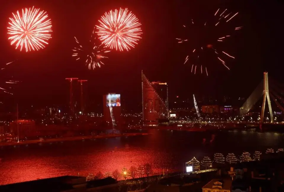 Rīgā Jauno gadu sagaidīs uz sešiem laukumiem ar muzikāliem priekšnesumiem un vizuālām projekcijām