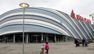 Brokastīs jāēd zirņus un ikrus, jo lielākā daļa lielveikalu šodien ir slēgti