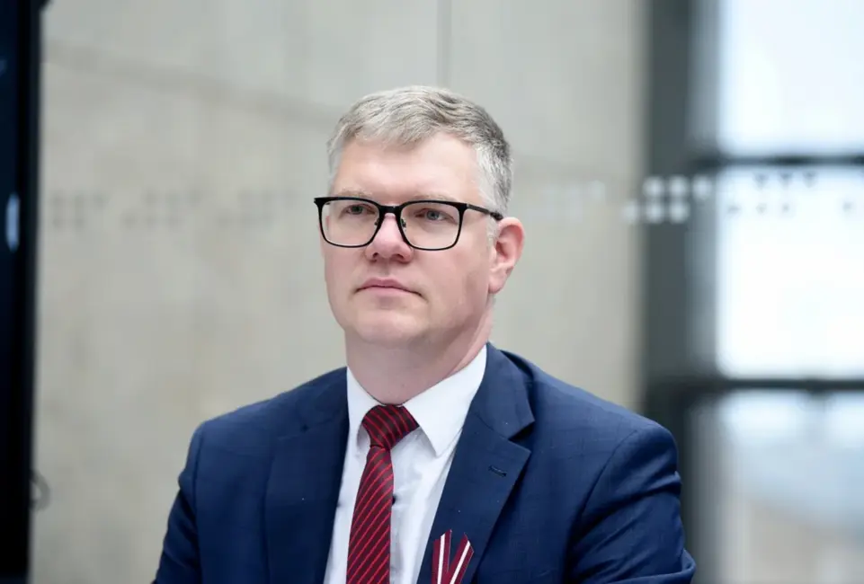 Rīgā atklāta jaunā Mūkusalas ielas promenāde; Vilnis Ķirsis uzsver tās ilgmūžību