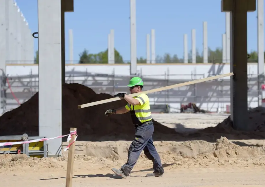 Rīgas dome noraida būvnieku pārmetumus par saistību neizpildi Skanstes projektā