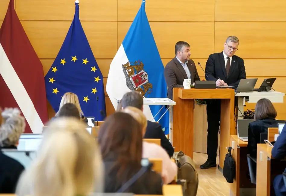 Rīgas pašvaldībā plānota štatu samazināšana vairākos departamentos