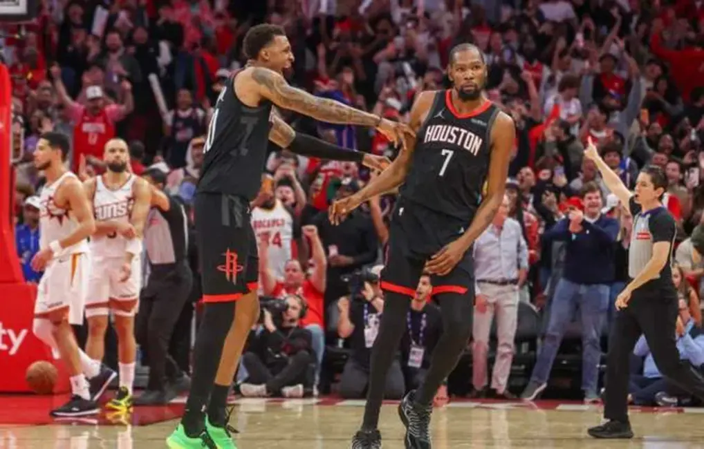 "Rockets" zvaigznes Duranta uzvaru nesošais trejacis mirdz NBA skaistāko mirkļu topā