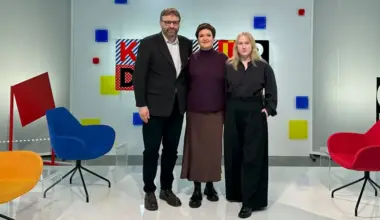 Rūdolfa Blaumaņa noveles atdzīvojas «skrollēšanas» laikmetam Liepājas teātra izrādē «Trīs bēres un divas kāzas»