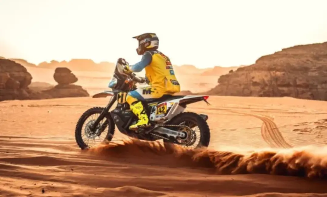 Slovāku Motosportists Štefans Svitko Izstājas no Dakaras Rallija Pēc Kritiena Trešajā Posmā