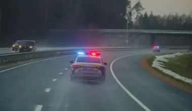 Smaga avārija uz Liepājas šosejas Vecgada vakarā, satiksme bloķēta